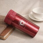 ⁦كوب حراري سعة 450 مل – ستانلس ستيل عازل مزدوج و مقاوم للتسرب – أحمر⁩ - الصورة ⁦2⁩