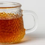 ⁦كوب زجاج مُطرَّق سعة 410 مل – تصميم أنيق و عزل حراري – شفّاف⁩ - الصورة ⁦3⁩